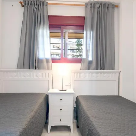 Chic Coastal With Pool - And, Parking Apartment *