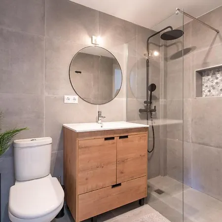 Chic Coastal With Pool - And, Parking *
