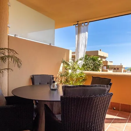 Chic Coastal With Pool - And, Parking